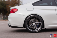 ���� ������� Vossen: BMW M4 �� ������ Vossen VFS-5
