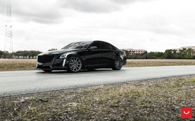 Cadillac CTS-V �� ������ Vossen VFS-10