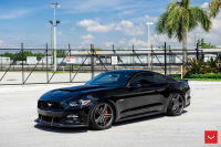 ���� ������� Vossen: Ford Mustang �� ������ Vossen CV5