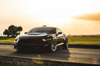 ���� ������� Vossen: Ford Mustang �� ������ Vossen LC102