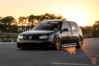 ���� ������� Vossen: VW Golf �� ������ Vossen VPS-305T